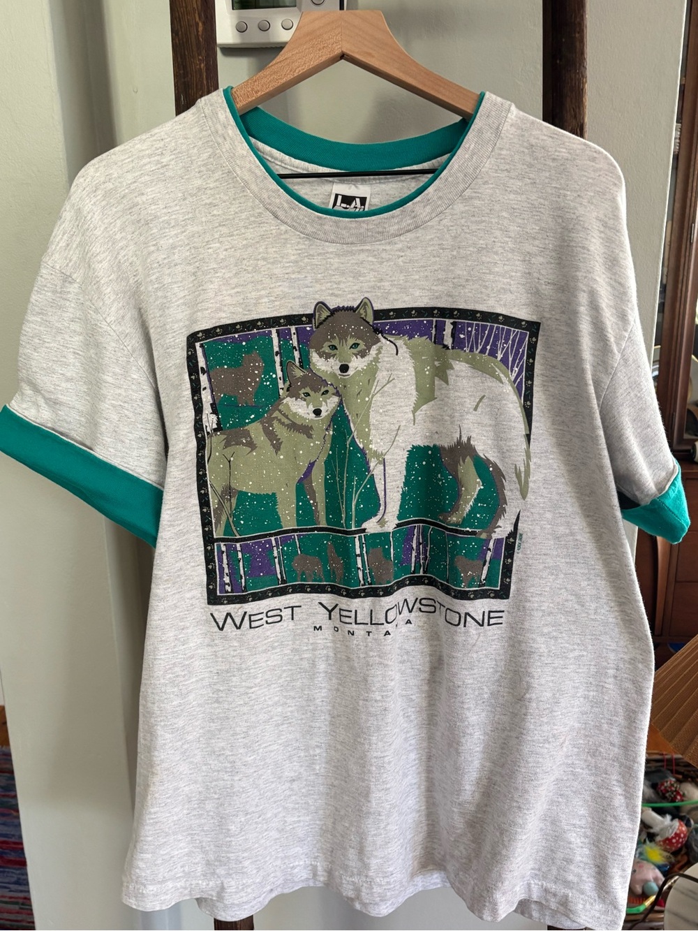 Vintage National Parks Wildlife Fold Over Sleeve T-Shirt